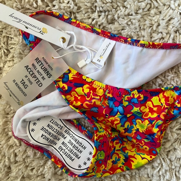 Heavy Manners 'Miss December' High Cut Full Bottoms - Picture 3 of 4